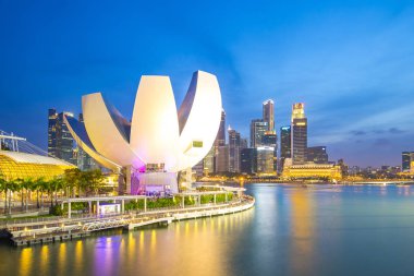 Gece Marina koyunda Singapur City, Singapur