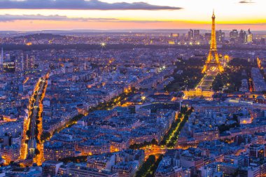 Eyfel Kulesi ile Paris cityscape, gece Paris, Fransa