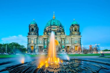 Berlin Cathedral veya Berlin City, Alman Berliner Dom geceleri