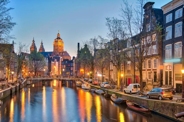 Cityscape di Amsterdam città in Paesi Bassi — Foto Stock