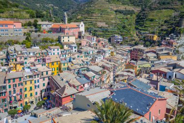 Vernazza Cinque Terre İtalya birini görünümünü Ariel.