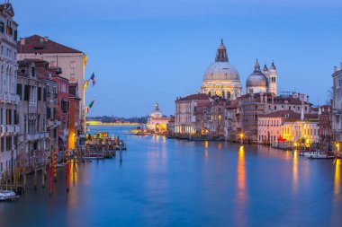 Venedik, Venezia, İtalya Grand Canal gece görünümü