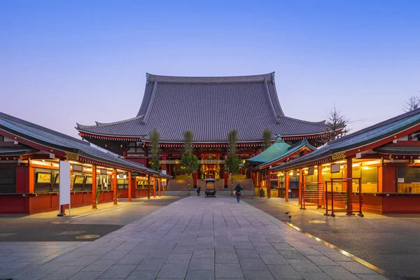 Templo Senso-ji de Tokio por la noche en Asakusa en Tokio, Japón —  Fotos de Stock