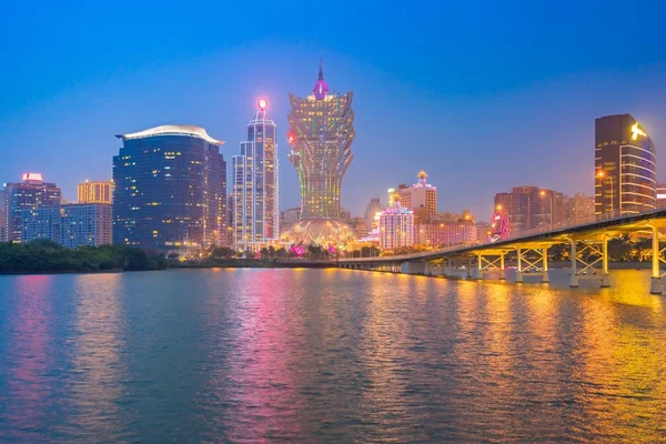 Nam Van Lake com a cidade de Macau na China — Fotografia de Stock