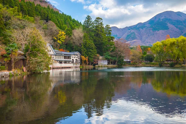 Lago Kinrin-ko em Yufuin, Oita, Japão — Fotografia de Stock