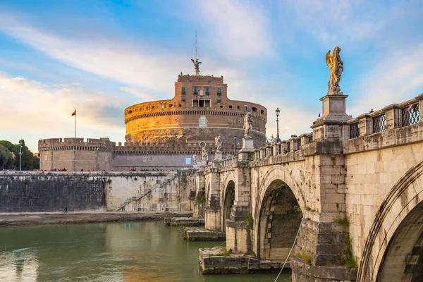 Dramatic sky with Sant Angelo Castle in Rome city, Italy — Stock Photo, Image