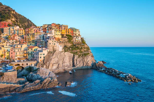 Manarola a falu, a Cinque Terre, La Spezia, Olaszország — Stock Fotó