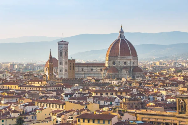 Zár megjelöl kilátás a Duomo Firenze, Toscana, Olaszország — Stock Fotó