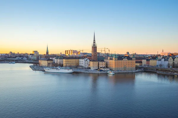 Nice небо в Skeppsbron в місті Стокгольмі, Швеція — стокове фото