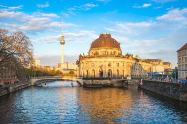 Gün batımında müze Adası televizyon kulesi Berlin City, Ge ile