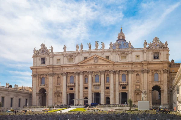 The Papal Basilica of St. Peter at Vatican city state in Rome, I — Stock Photo, Image