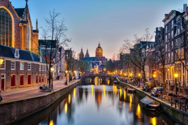 Amsterdam şehir Amsterdam city, Nether kanalda ile gece