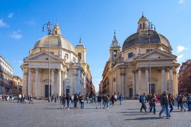 Turist Piazza del Popolo Roma, İtalya