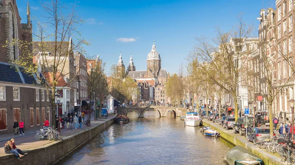 De basiliek van Sint Nicolaas in Amsterdam stad, Nederland — Stockfoto