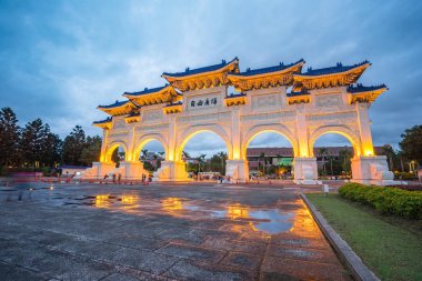 Büyük dindarlık, Chiang Kai-shek Memorial Hall Taipei kapısı