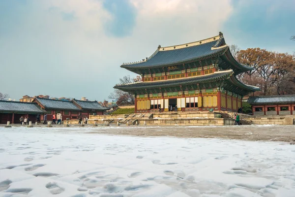 Дворец Чандеокгун в городе Сеул, Корея — стоковое фото