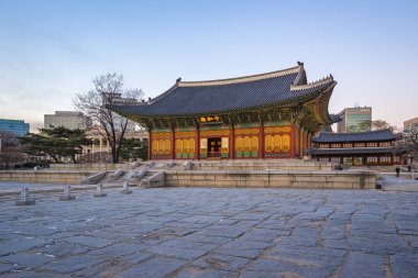Alacakaranlık Deoksugung Sarayı Seoul, Güney Kore