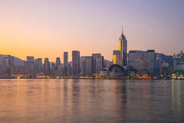 Hong kong stad skyline bij schemering — Stockfoto