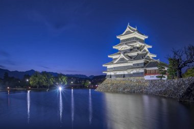Matsumoto Nagano, Japonya gece Matsumoto Kalesi