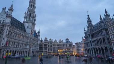 Brüksel, Belçika 'daki Grand Place Meydanı' nın hızlandırılmış videosu.