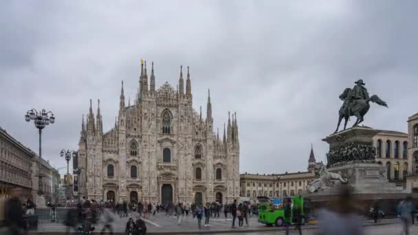 ミラノ大聖堂との夜のタイムラプスビデオ イタリア — ストック動画