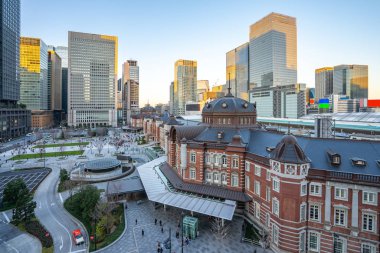 Tokyo şehri Japonya 'daki Tokyo İstasyonu manzaralı