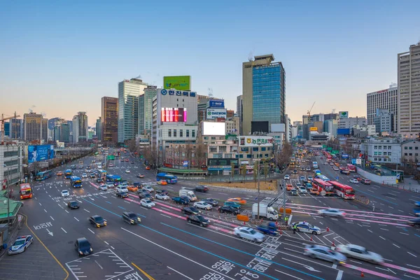 Auto e traffico nella città di Seoul, Corea — Foto Stock