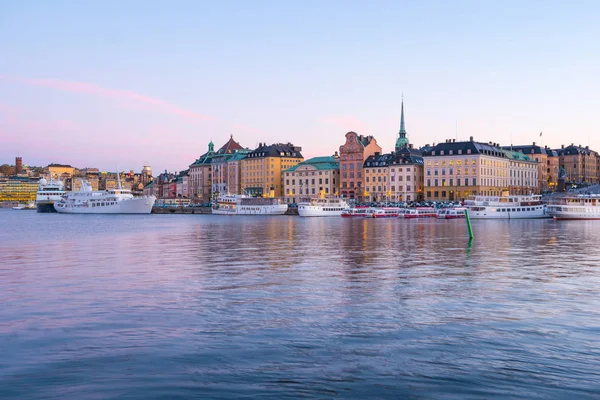Sztokholm panorama miasta z zabytków budynków o zmierzchu w St — Zdjęcie stockowe