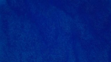 4 k görüntüleri. Suda mürekkep. Mavi mürekkep arka plan oluşturma suya tepki.