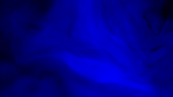 Запись 4К. Абстрактный голубой цвет на фоне тушью. Диффузионный психоделик . — стоковое видео