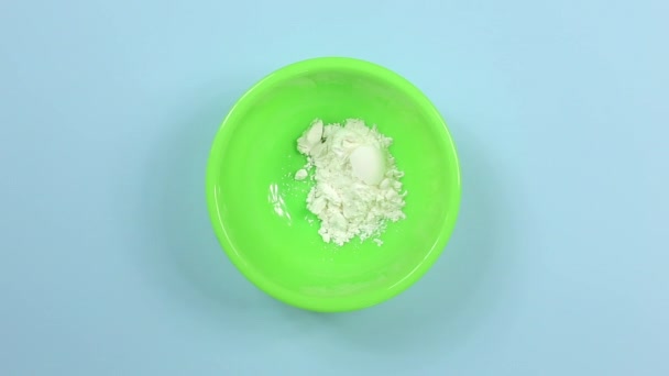 Girl pours cornstarch into a bowl, top view — Stock Video