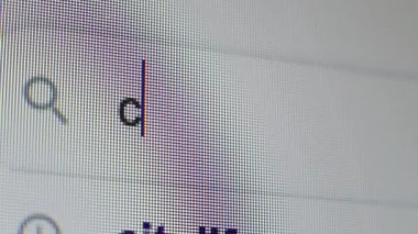 Coronavirus arama çubuğu aşırı yakın çekim daktilo kutusu. Makro