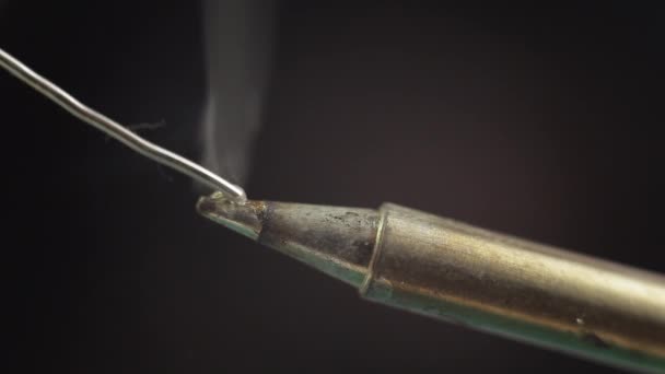 Melted solder wire over a hot soldering iron tip. Extreme close up. — Stock Video