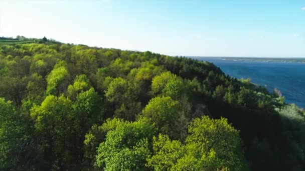 Luchtfoto vliegen over Vitachiv dorp heuvels in de buurt van Dnipro rivier bij zonsondergang. Horodyshche Novgorod-Svyatopolche — Stockvideo