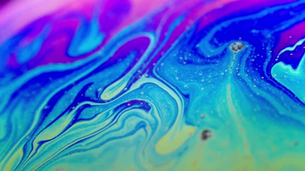Barevné abstraktní pozadí tekutiny duhové barvy v pohybu, makro záběr — Stock video