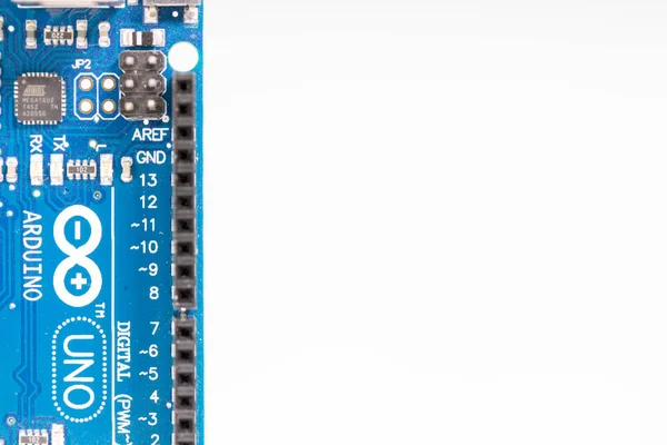 Foto von atmel microcontroller auf arduino board, Einzelheiten zur Leiterplatte — Stockfoto