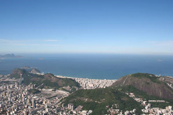 Flygfoto över Pao de Azucar, brasilianska landmärke och berömda turistattraktion i Rio de Janeiro; Sockertoppen — Stockfoto