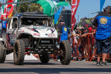 Ensenada, Meksika, 12 Eylül 2019: Baja 400 'ün başlangıcı, off-road yarışı