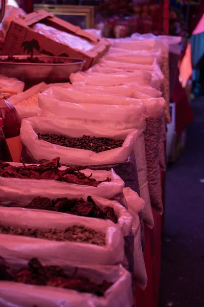 Bulkmat Spannmål Och Chili Typisk Mexikansk Gatumarknad — Stockfoto