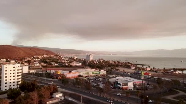 Tiro Aéreo Incêndios Ameaçadores Ameaçando Cidade Ensenada — Vídeo de Stock