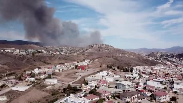 Aerial Shot Menacing Wild Fires Threatening City Ensenada — ストック動画