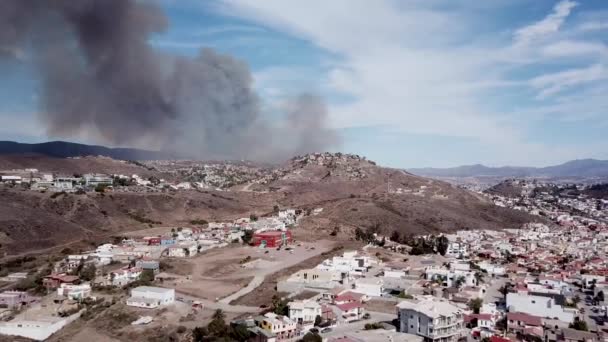 Luchtfoto Van Dreigende Bosbranden Die Stad Ensenada Bedreigen — Stockvideo