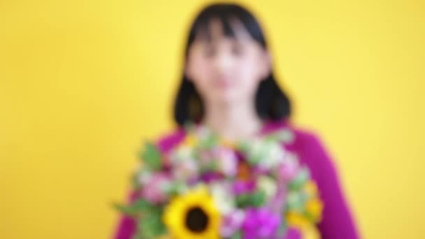 Blur Blur Out Bouquet Lady Yellow — Stock Video