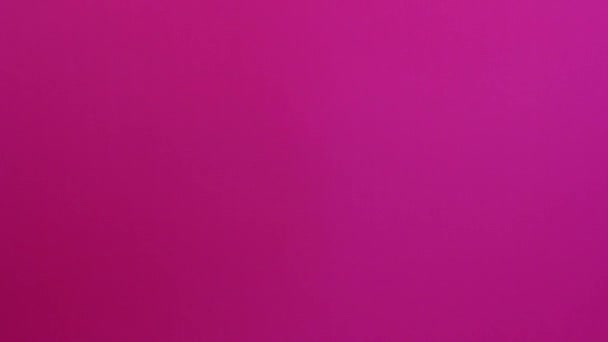 Ženy Ruce Paže Výměna Poděkování Karty Nasycené Růžové Pozadí — Stock video