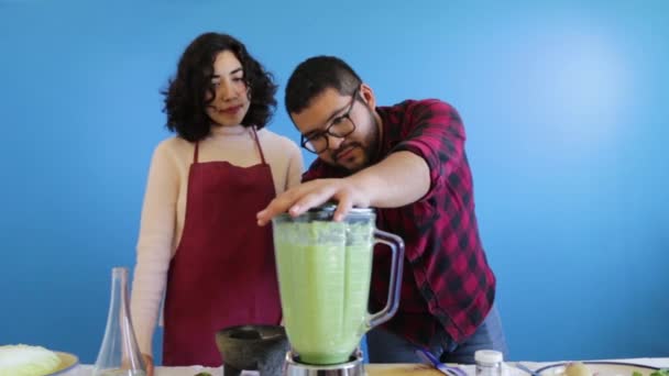 Preparation Mexican Salsa Verde Blender — Stock Video