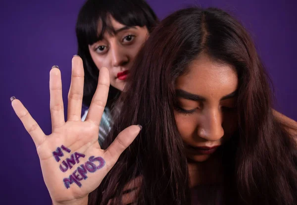 Joven Mujer Hispana Haciendo Campaña Contra Violencia Género — Foto de Stock