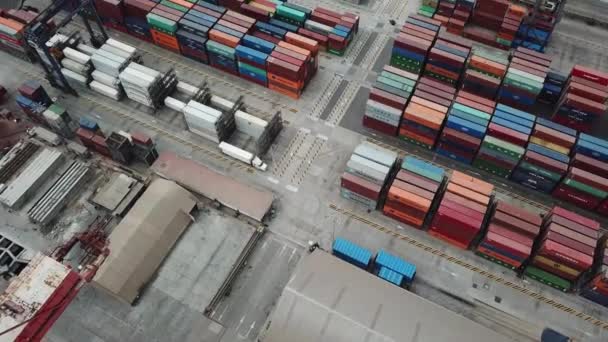 Blick Von Oben Auf Einen Industriehafen Organisierter Container Bereit Für — Stockvideo