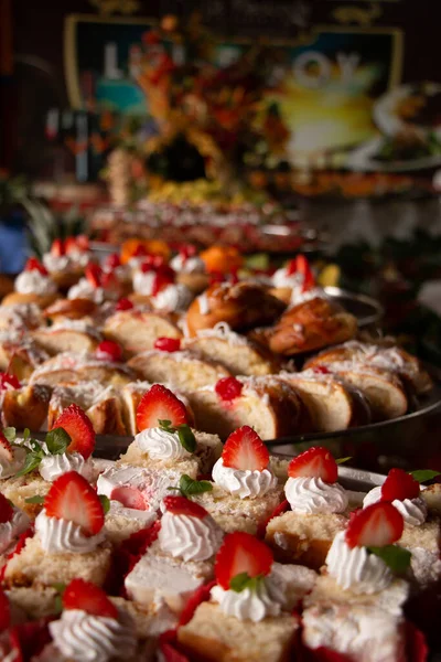 Mexican Strawberry Cake Dalam Prasmanan Minggu Yang Bagus — Stok Foto
