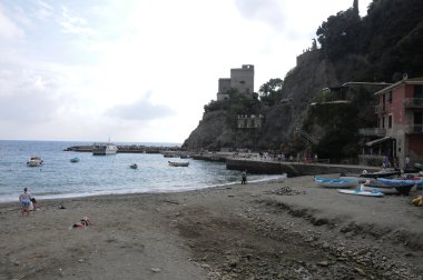  Monterosso cinqueterre kışın güzel plaj
