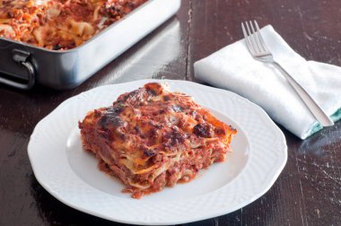 et ragu ve Beşamel lezzetli lazanya
